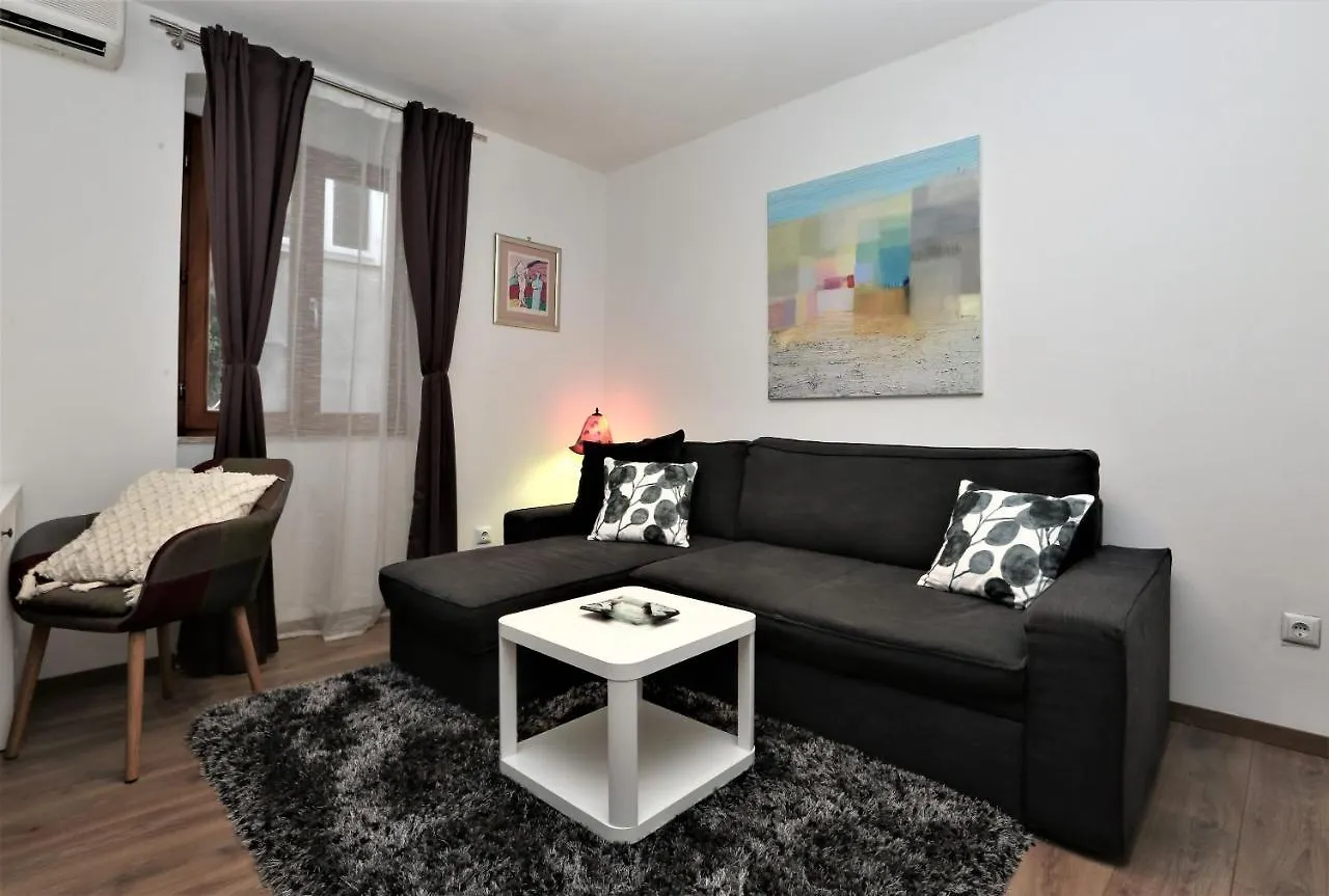 Apartment Archie Split 0*,