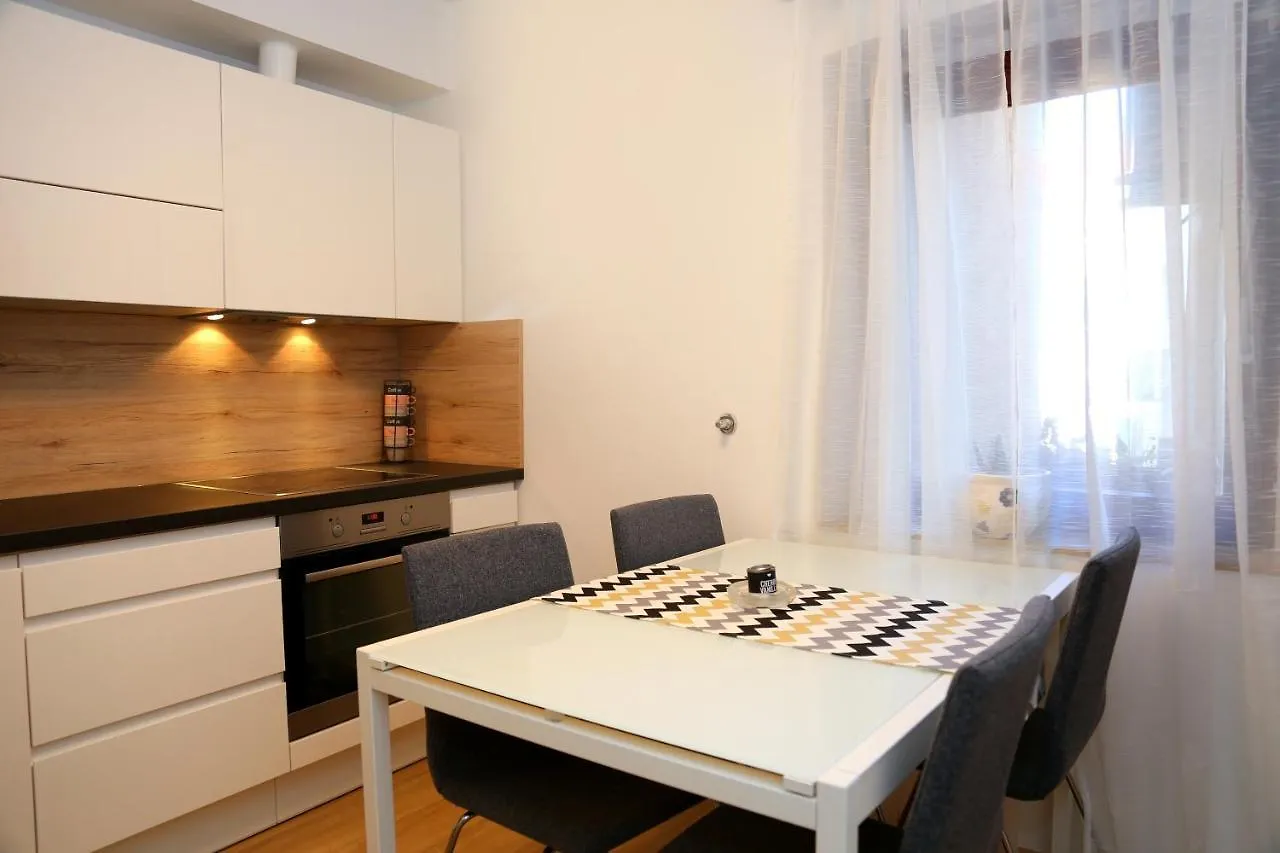 Apartment Archie Split